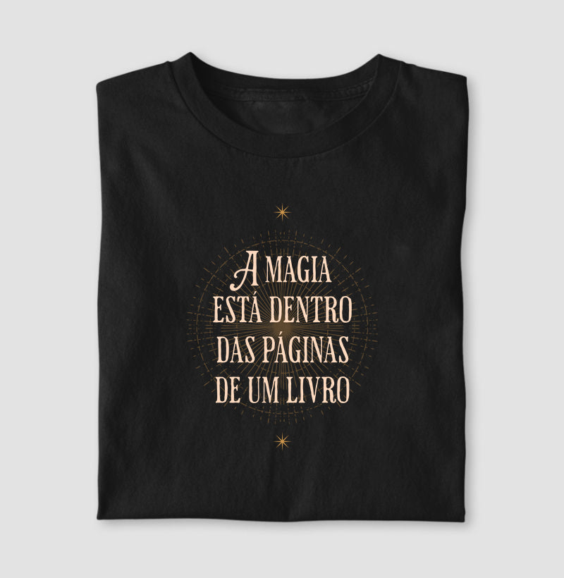 Camiseta Magia nas páginas