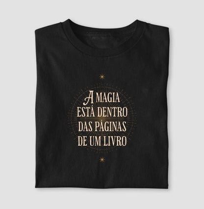 Camiseta Magia nas páginas
