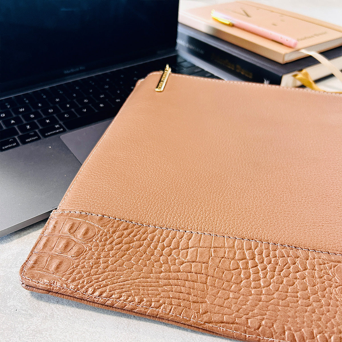 Case de couro para notebook Bruna - Bege