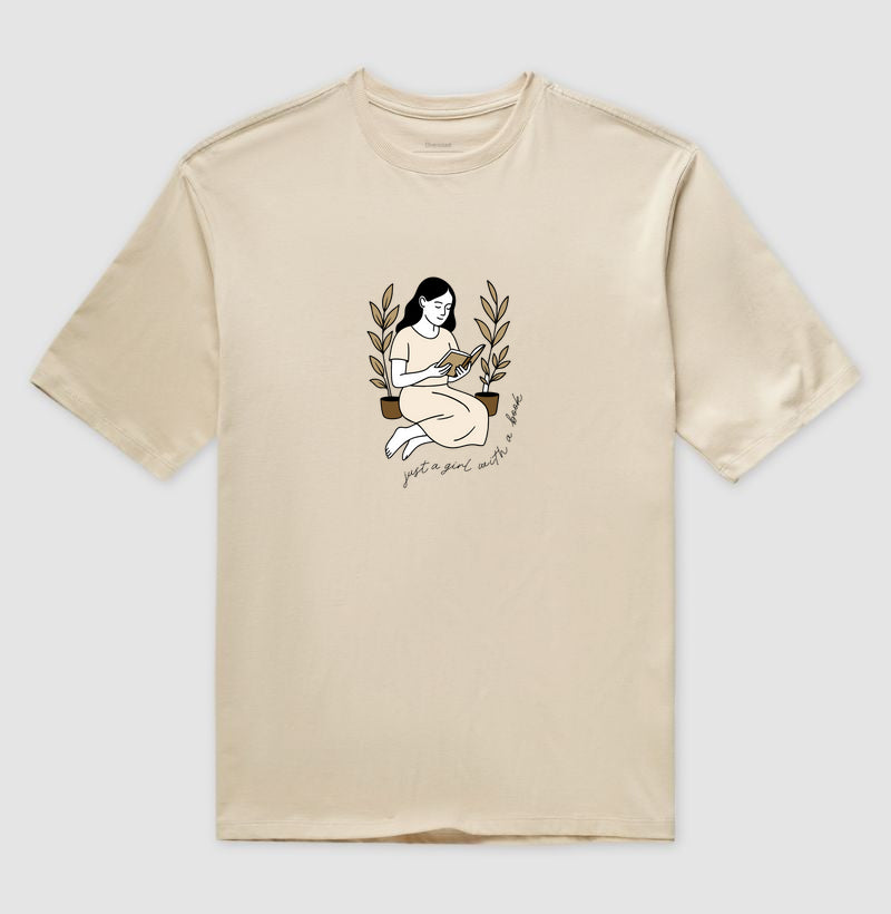 Camiseta oversized Just a Girl with a Book