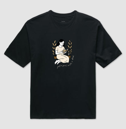 Camiseta oversized Just a Girl with a Book