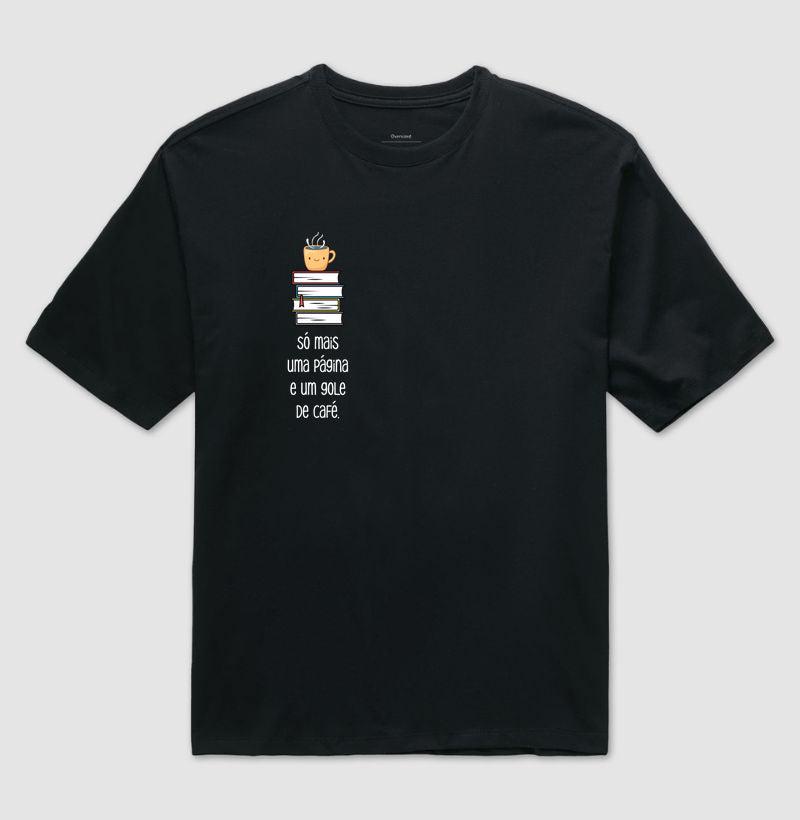 Camiseta oversized Uma Página e Um Café