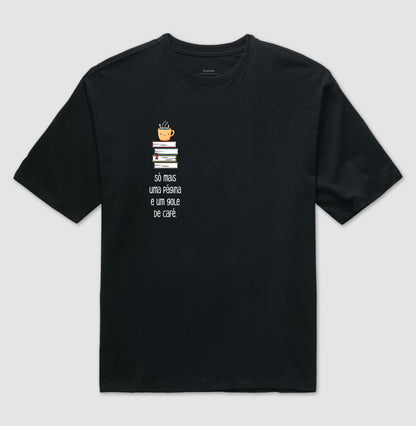 Camiseta oversized Uma Página e Um Café