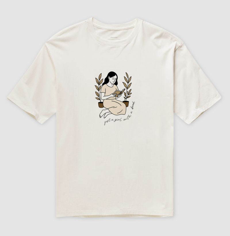 Camiseta oversized Just a Girl with a Book